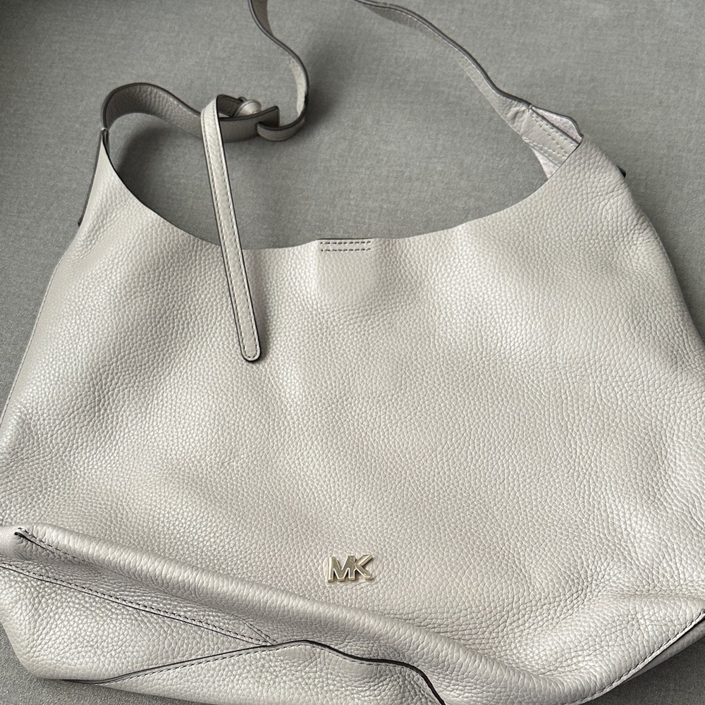 Michael Kors Cream Shoulder Bag.  Clean!